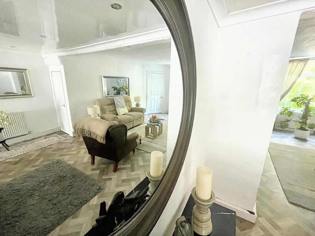 Lounge-Dining Room