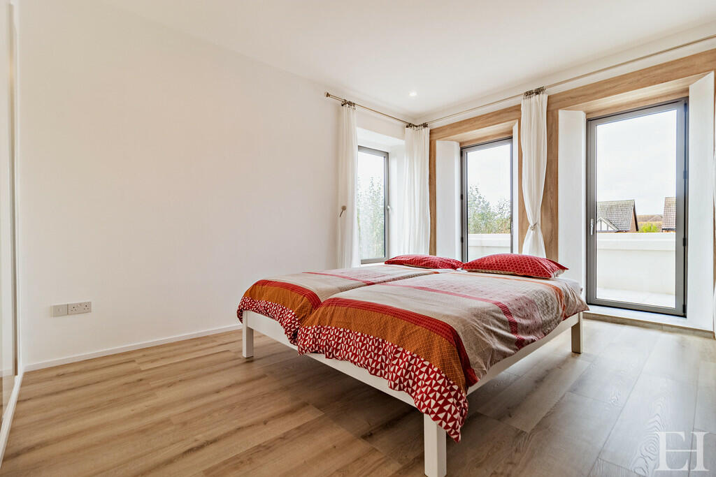 8623234-interiorW...