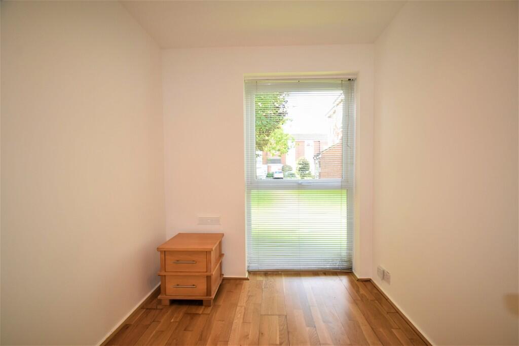 Ravensmede Way, Chiswick