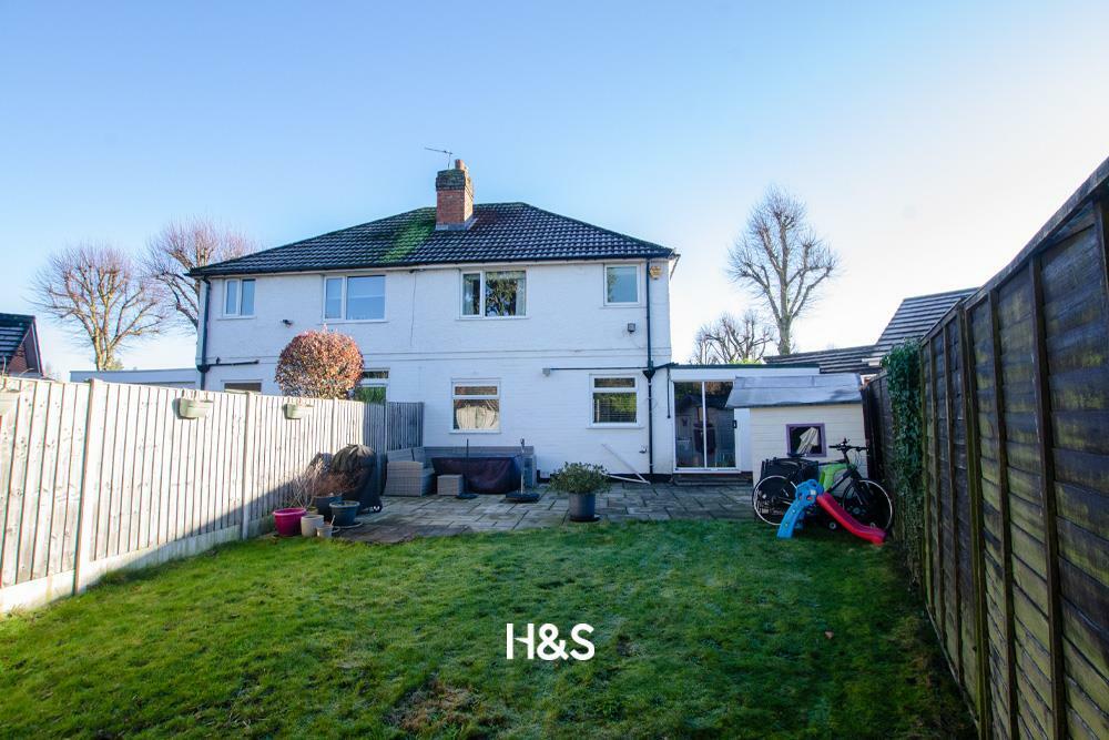 5 stanway road rear garden.jpg