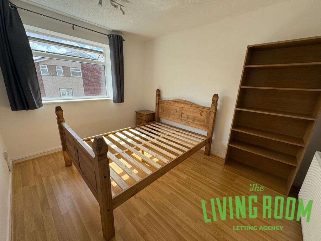 Middle Bedroom