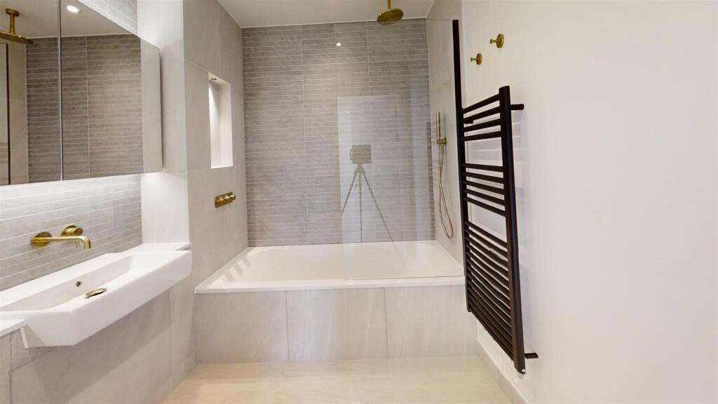 Waterview-House-Grand-Union-Bathroom 1.jpg