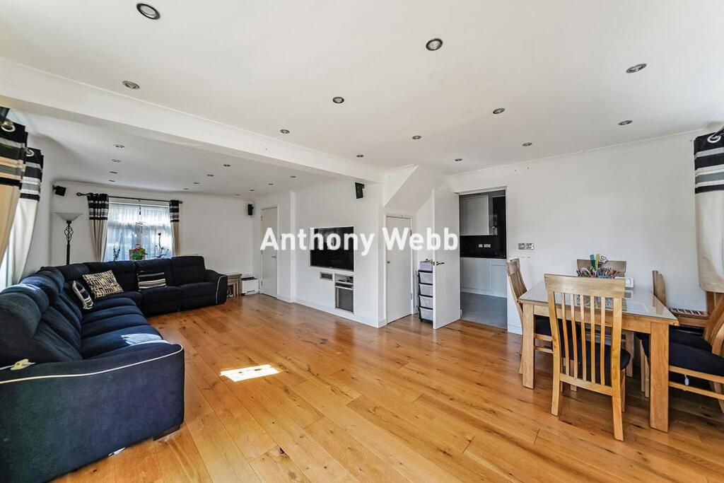 Reception/dining room