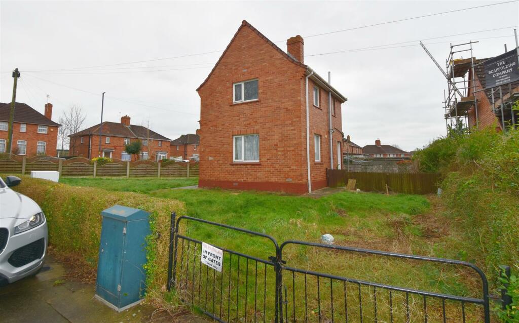 Front garden and driveway.jpg