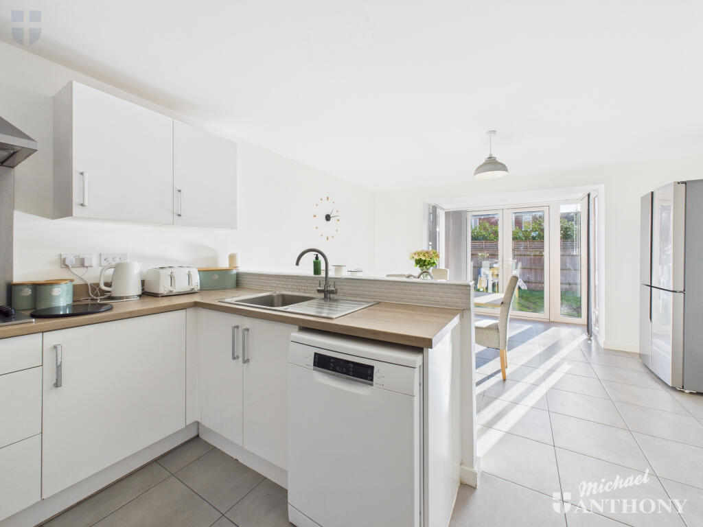 CAM03852G0-PR0483-STILL003