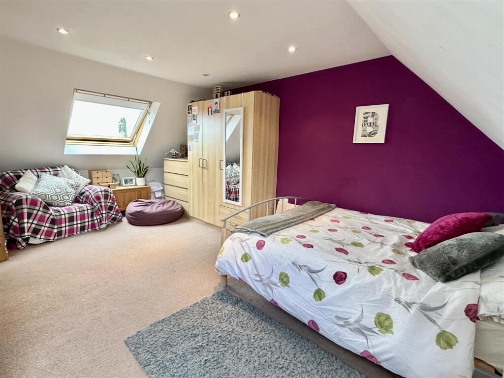 bedroom 4 (loft)