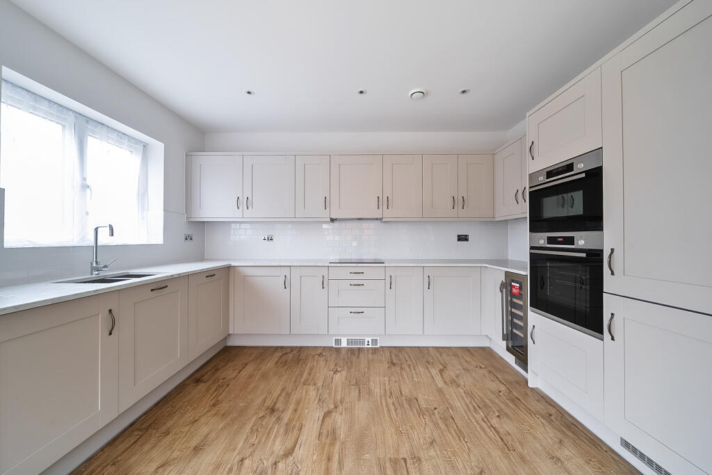 1302116-11-683f27...