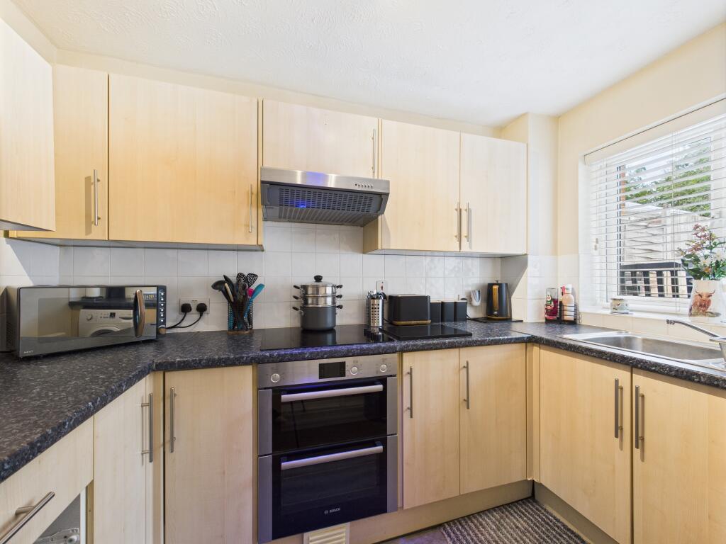 CAM01354G0-PR0570-STILL006