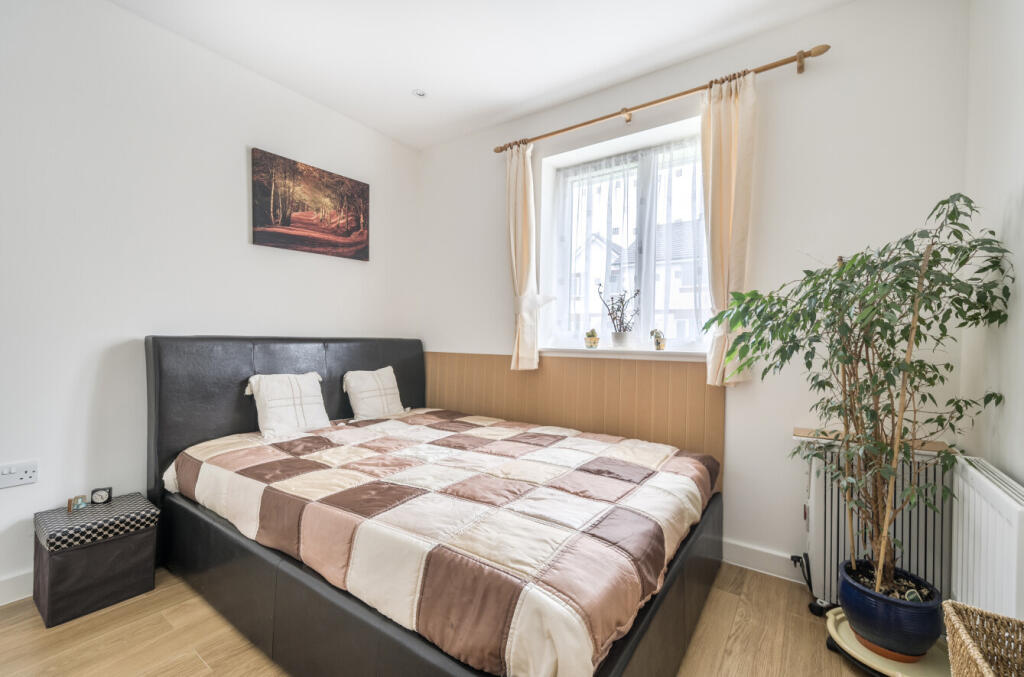 1299648-6-6835c7b...