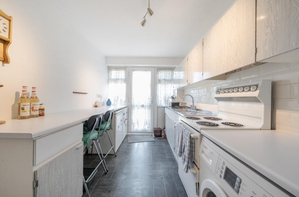 1296584-9-682c590...