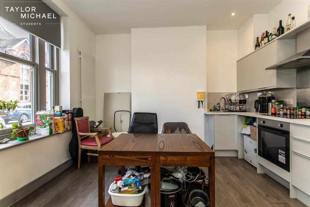 Living Room / Kitchen