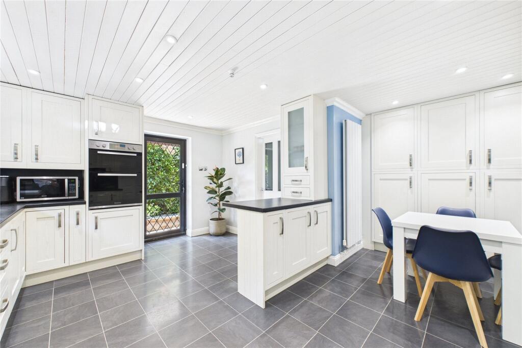 Kitchen/Breakfast Rm