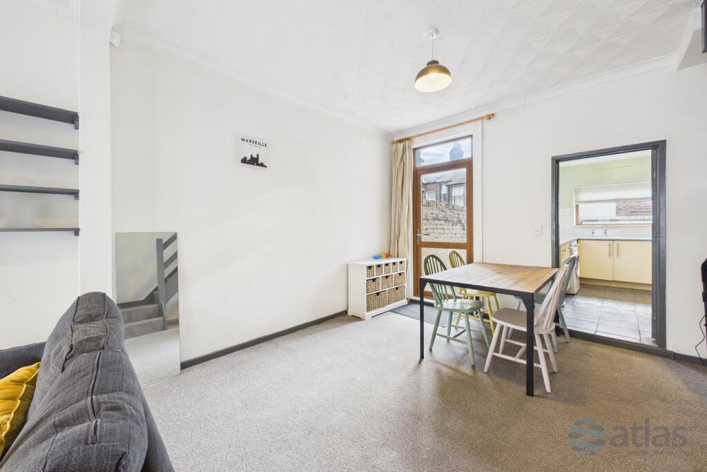 Lounge/Dining Area