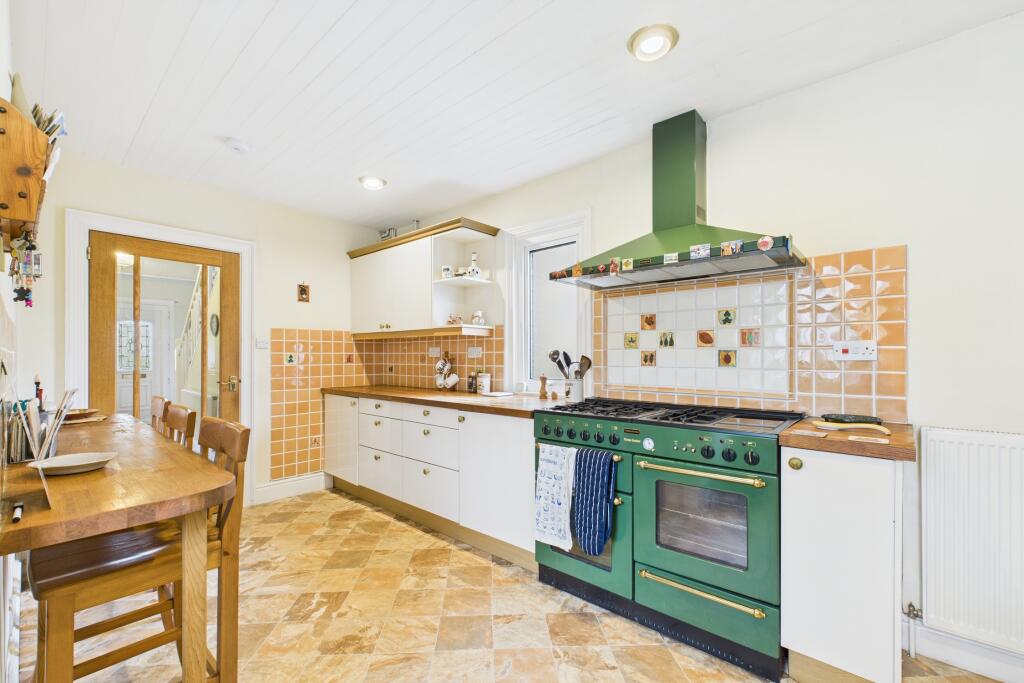 CAM04201G0-PR0075-STILL012