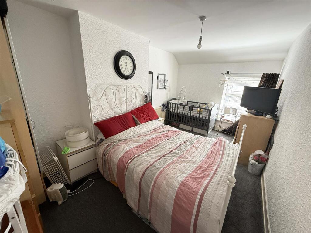 Bedroom 1.jpg