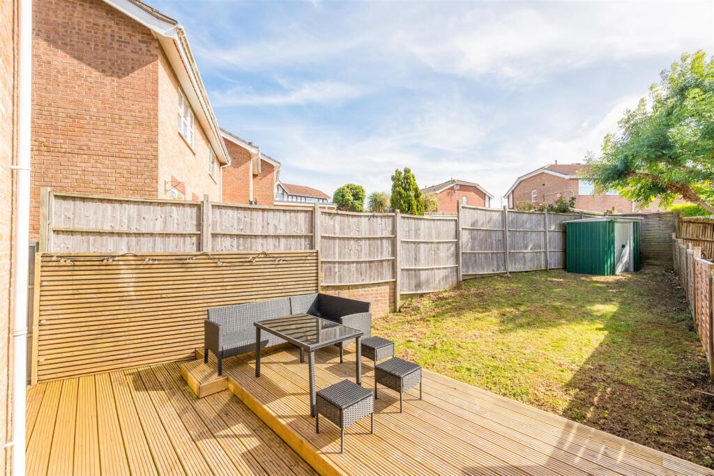 8 Blackthorne Close-20.jpg
