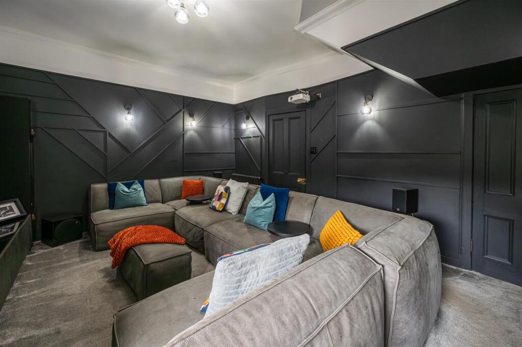 Family. Cinema room (1).jpg