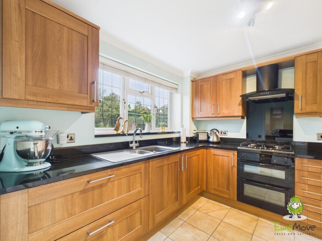 EweMove Estate Agents Basingstoke - Wood Close - K