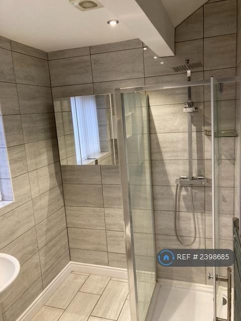 Ensuite Master Bed 