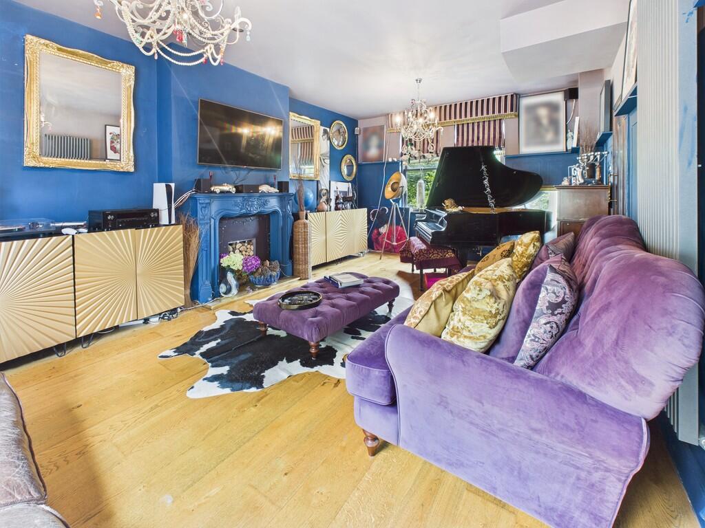 CAM05068G0-PR0032...