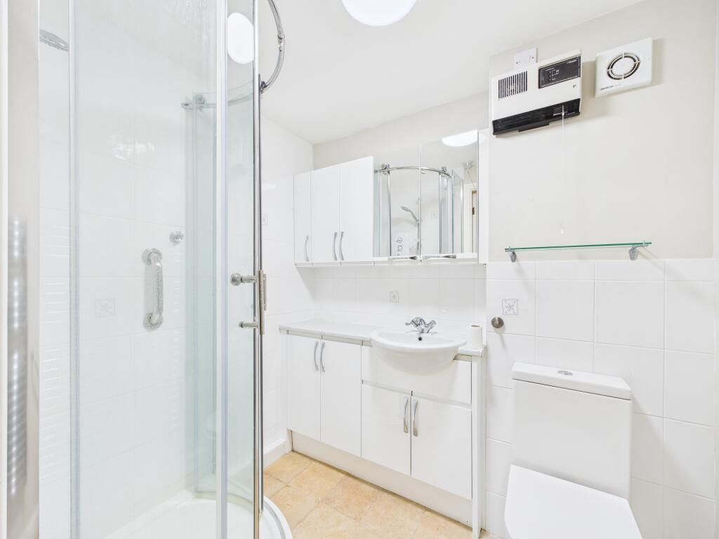 SHOWER ROOM