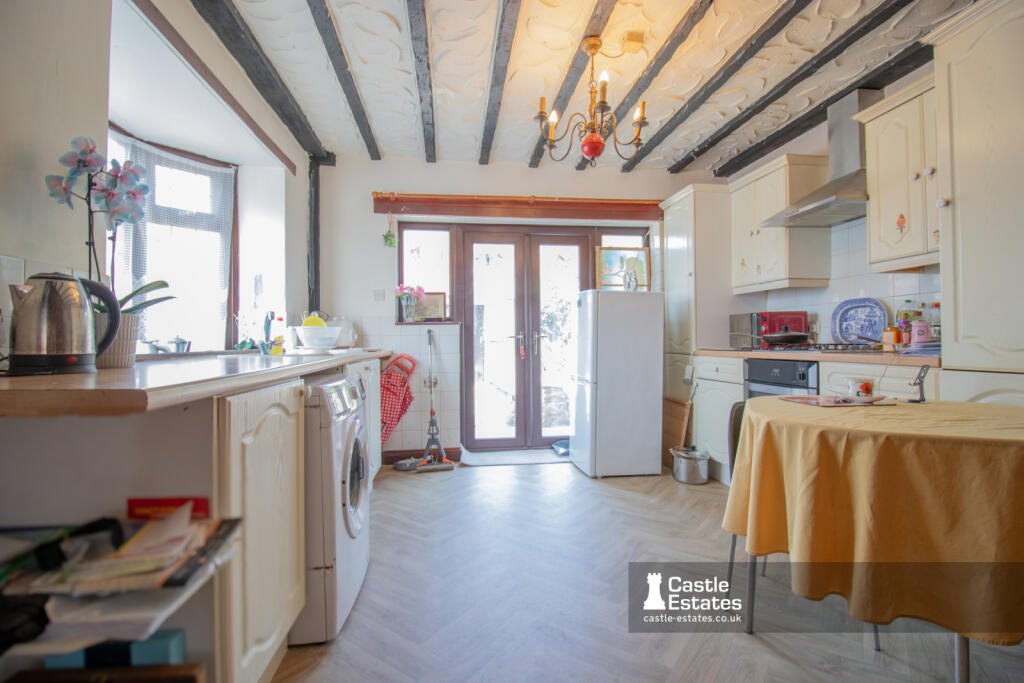 Kitchen &amp; Dining