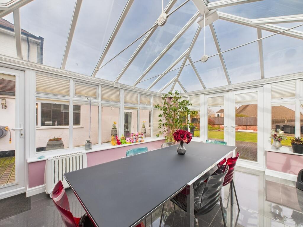 CAM02386G0-PR0122-STILL022