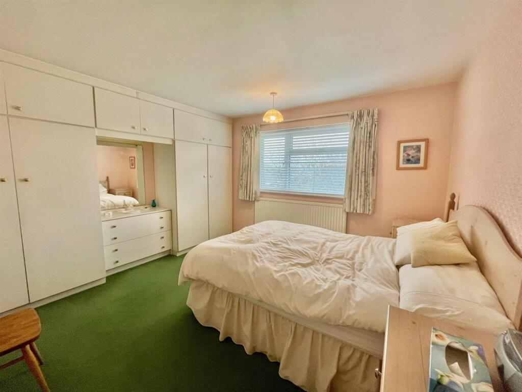 15 Bulls Lane Bed 1.jpg