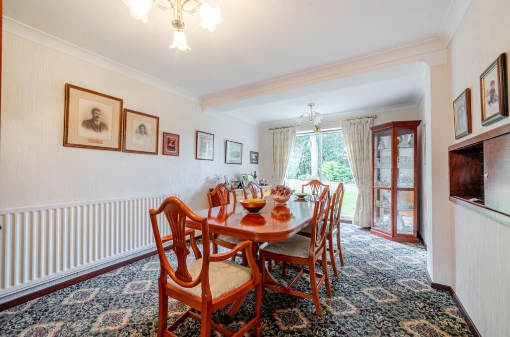 1349619-7-68beb8c...