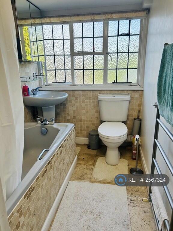 Bathroom (Shared With Two Other Lodgers)