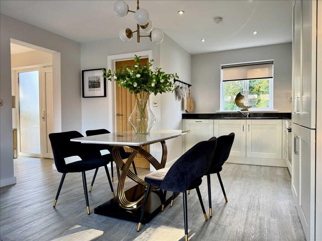 LIVING KITCHEN