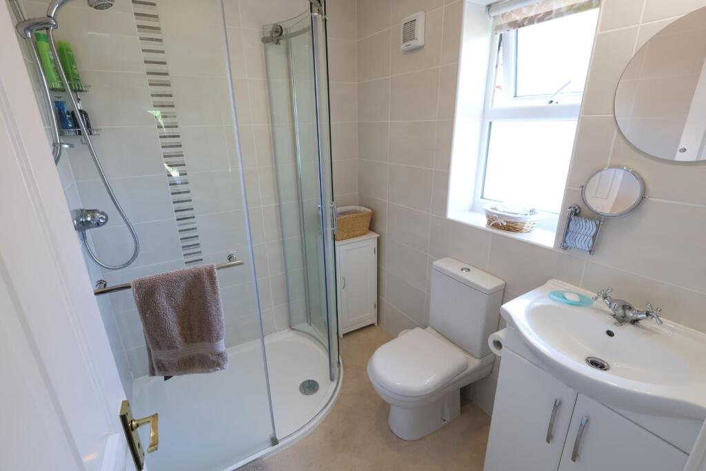 ENSUITE SHOWER ROOM