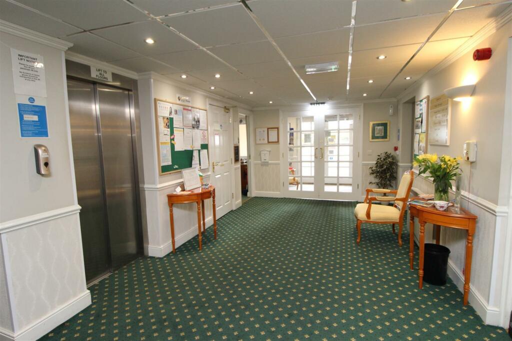 COMMUNAL ENTRANCE