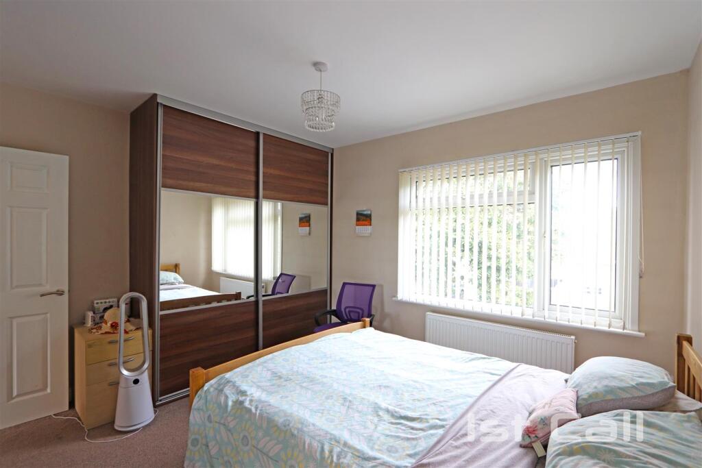 Bed1.jpg