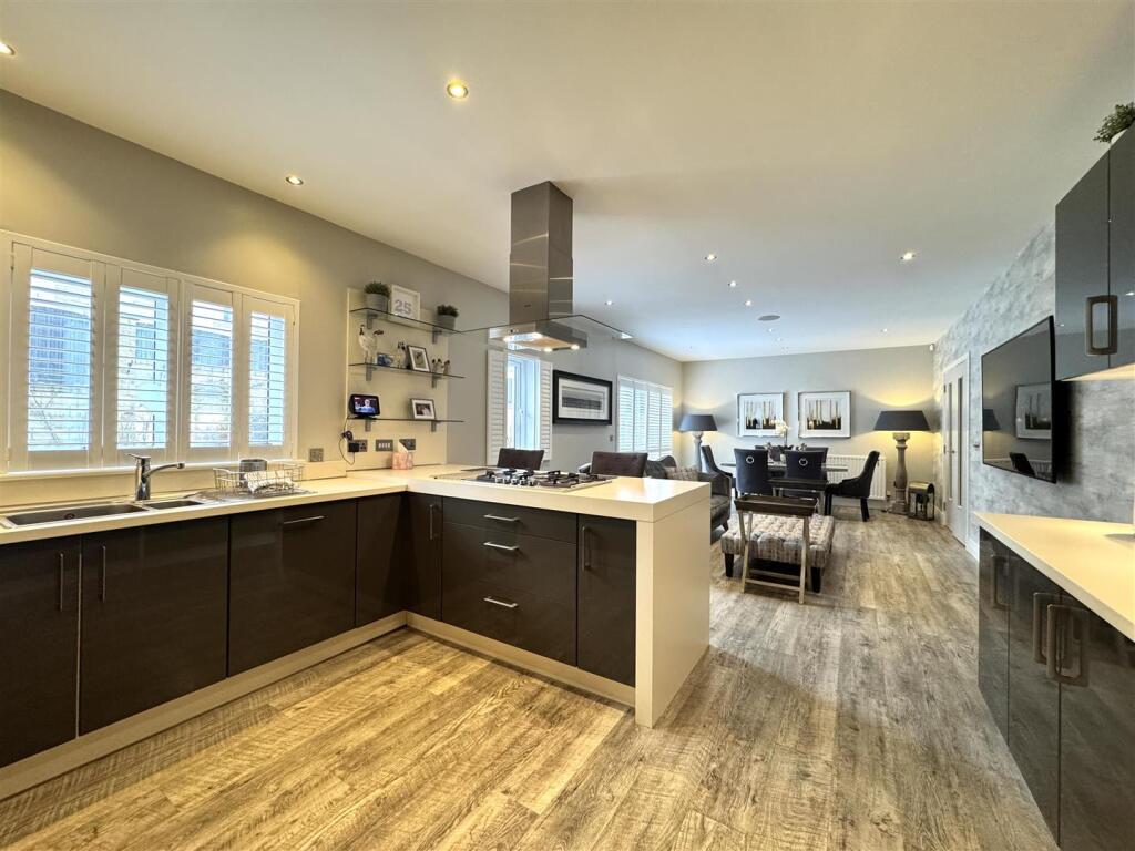 Kitchen/Dining