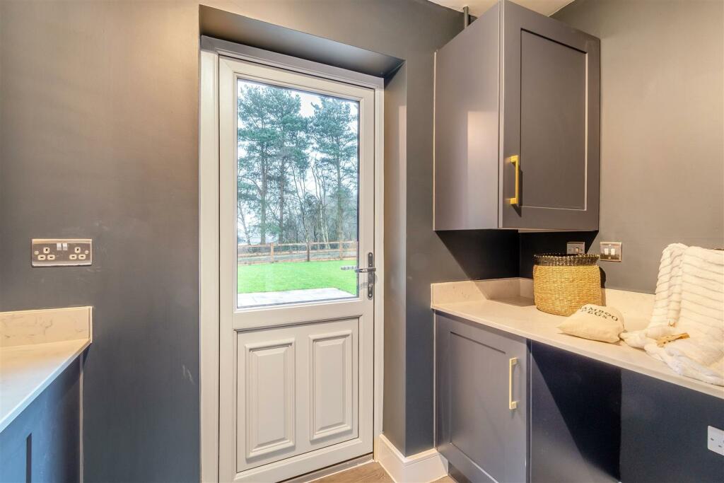 8583344-interior43.jpg