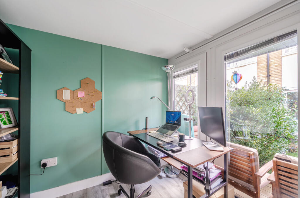 1386763-6-6932b65...