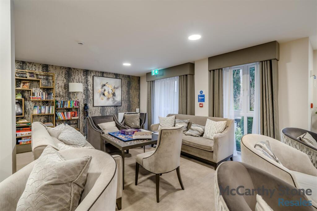 8635393-interior04.jpg