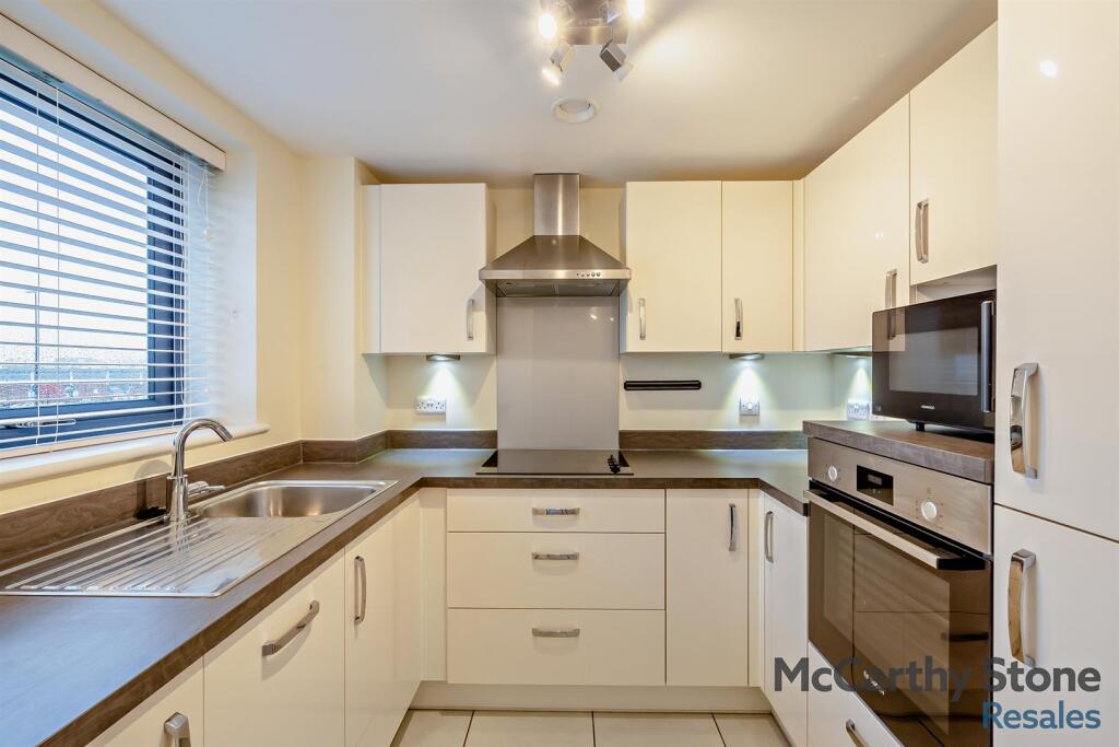 Kitchen: