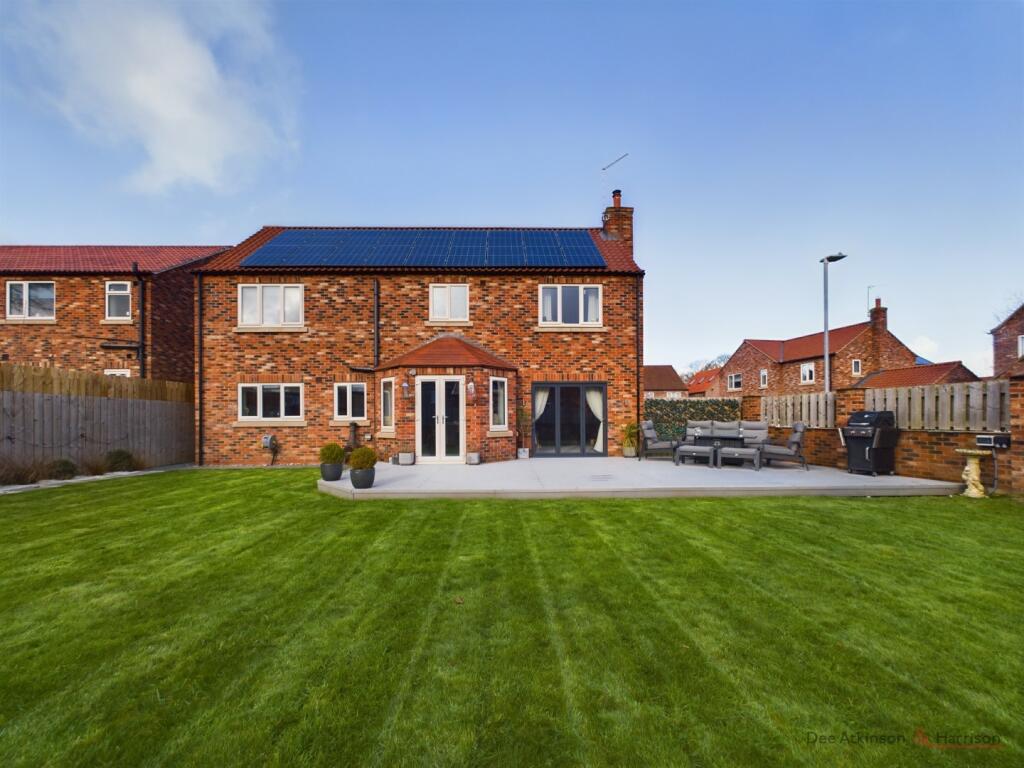 4 Bedroom Detached House - For Sale