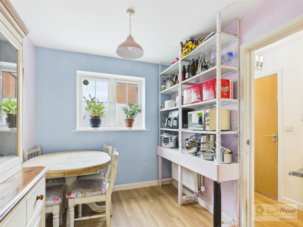 CAM03603G0-PR0036-STILL011