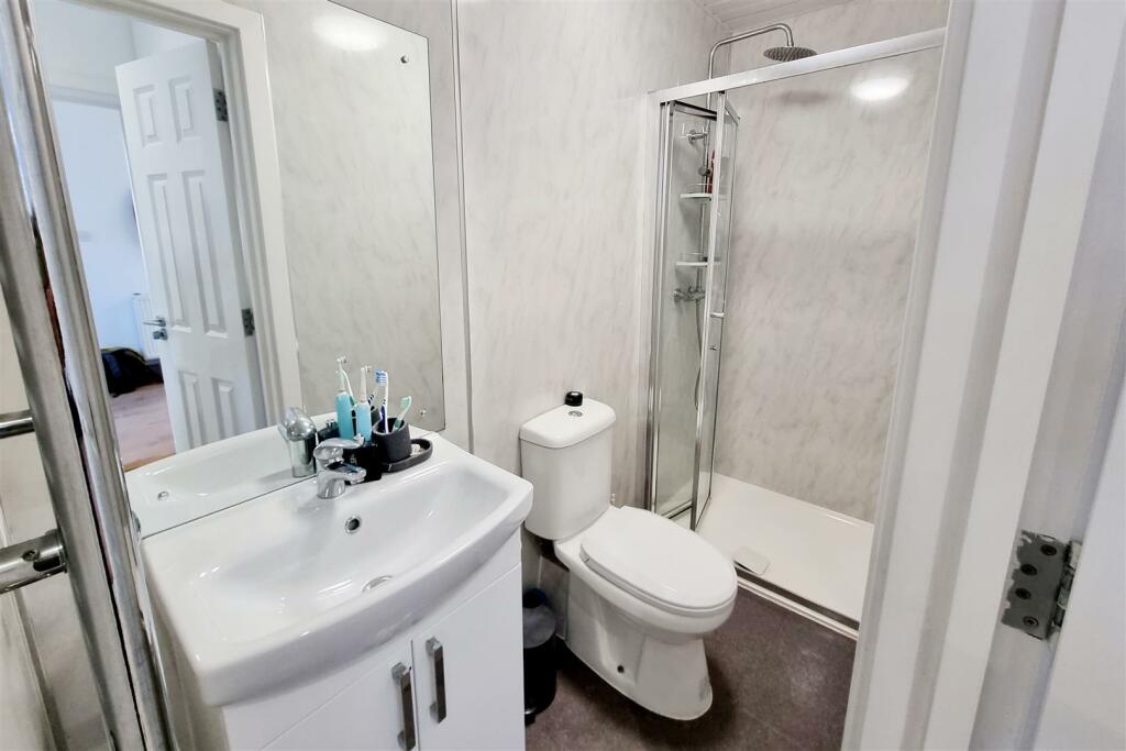 EN SUITE TO BEDROOM 5: GROUND FLOOR: