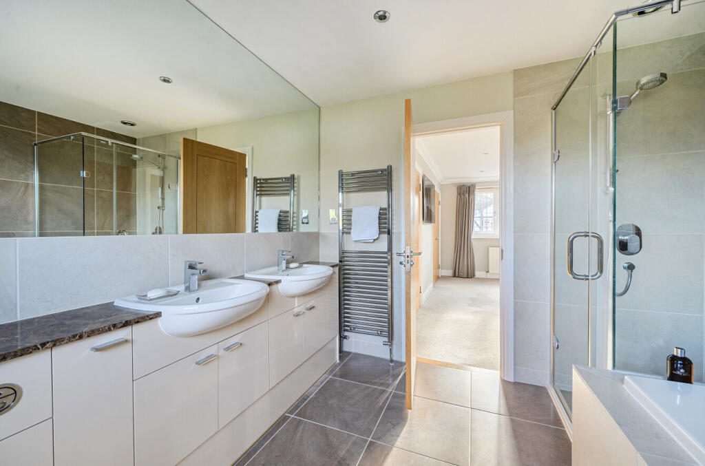 1384102-6-6929b31...