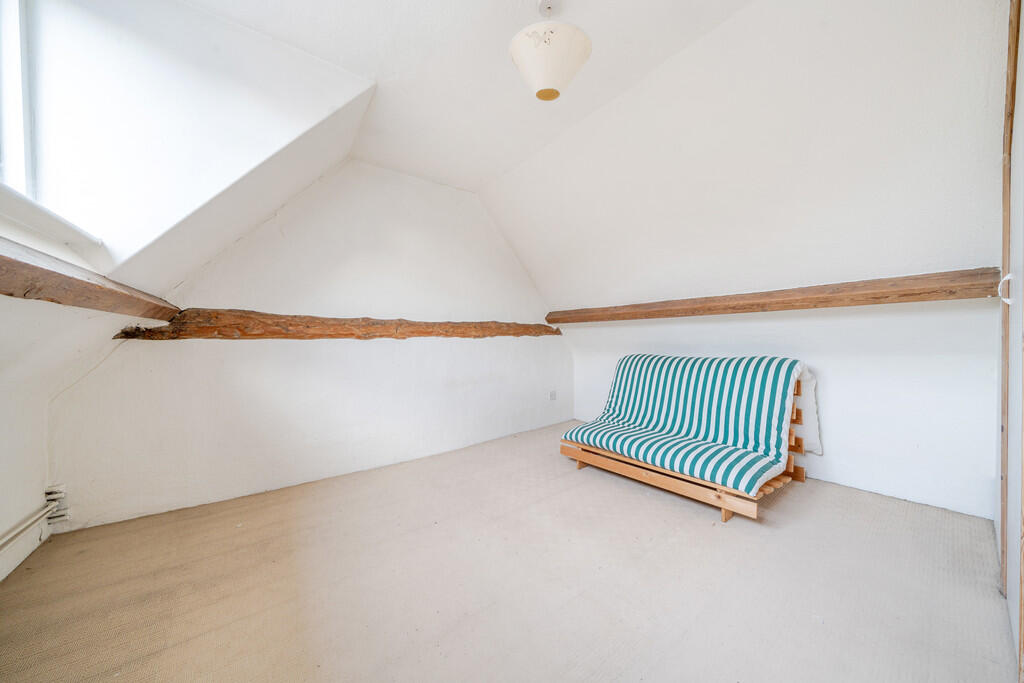 1374586-10-6909d4...