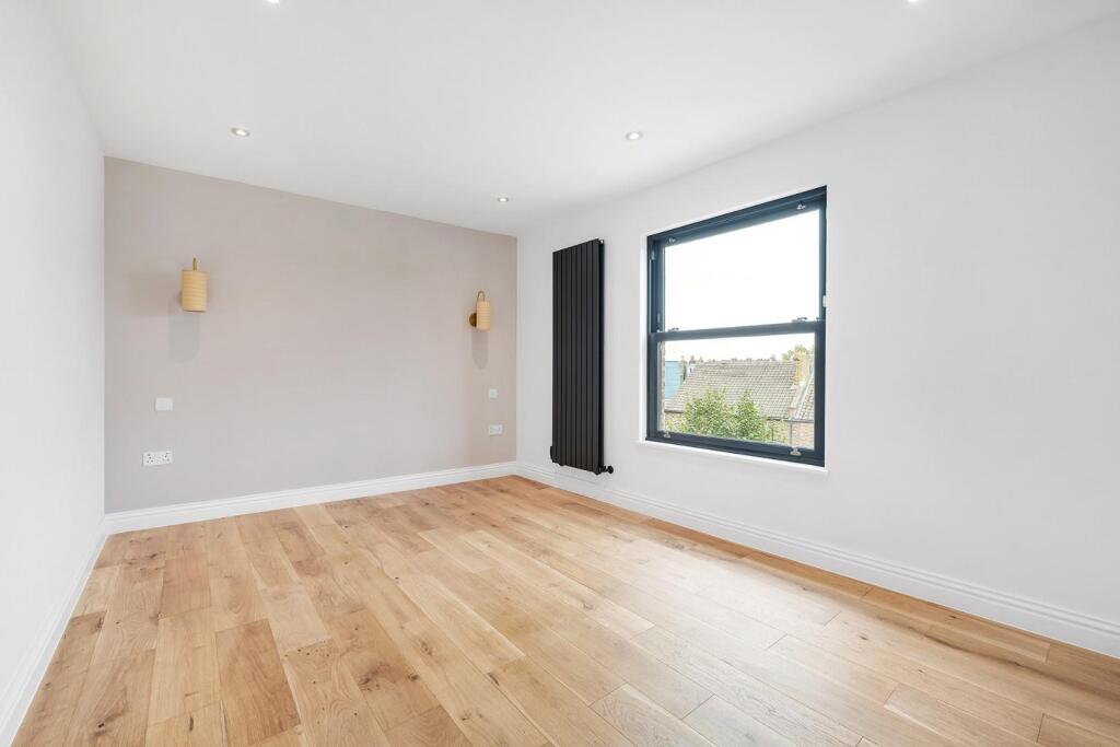 Bedroom 2.JPG