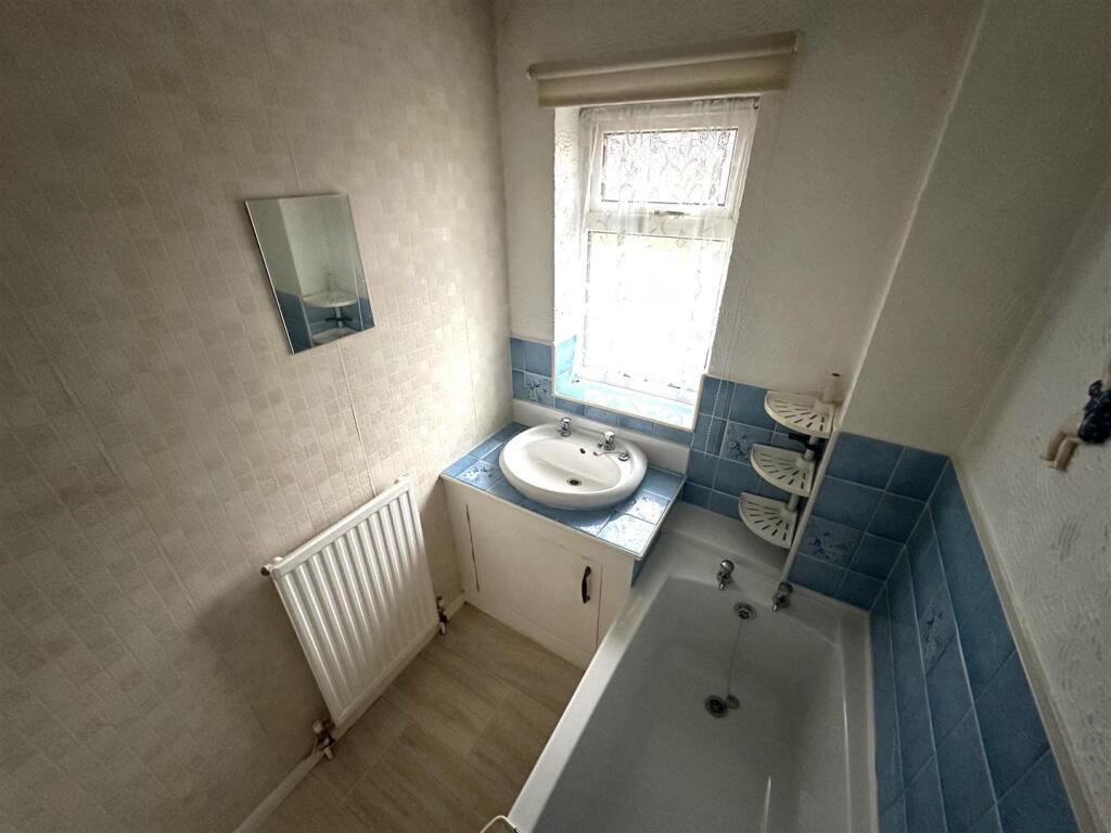 bathroom 2.jpg