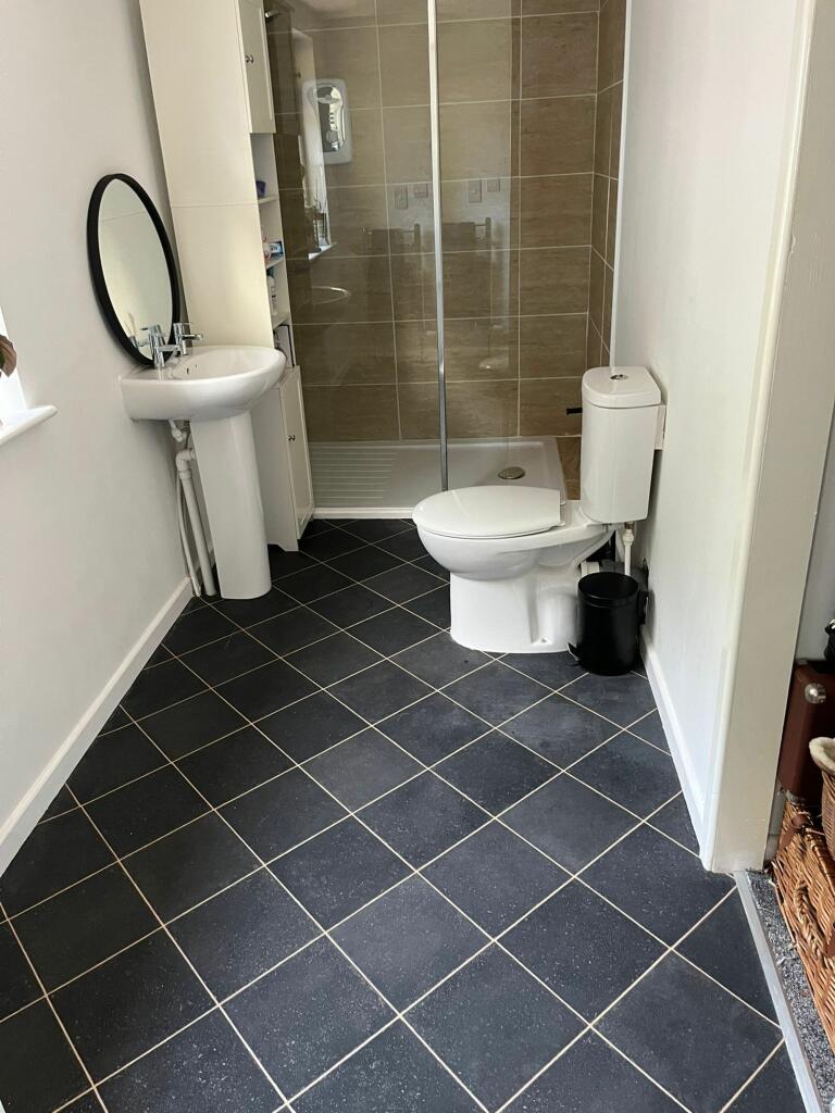 En-suite bedroom Two