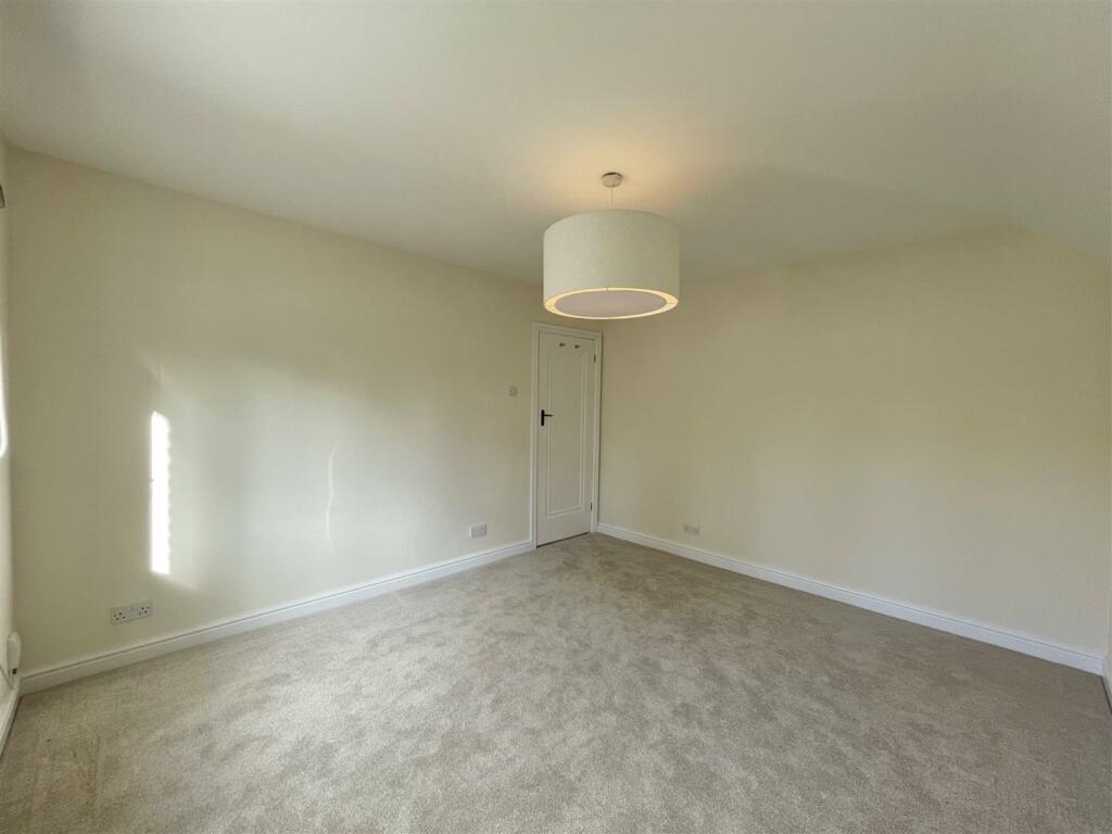 16CNorthRoad_Bedroom2.jpg