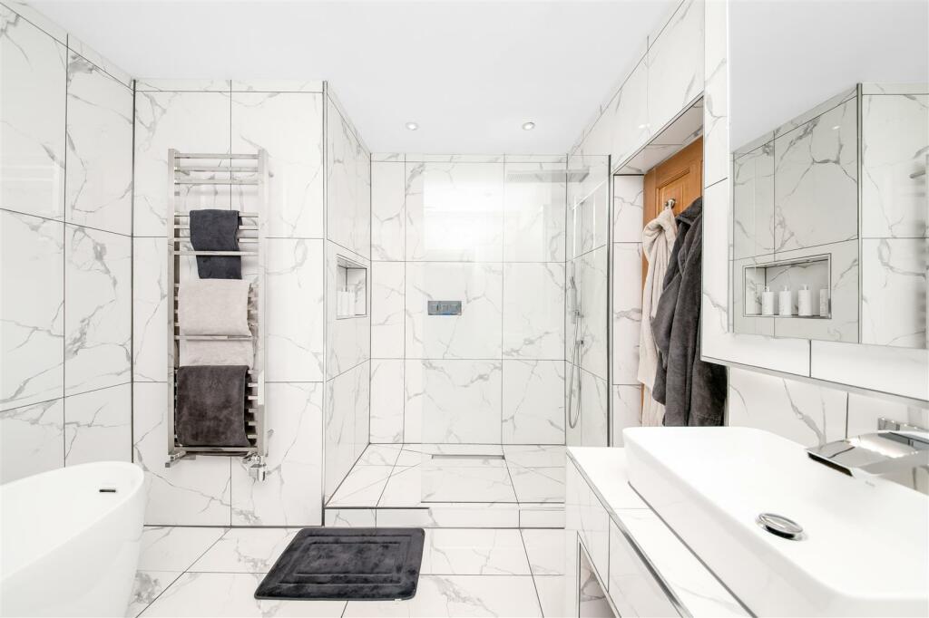 BEDROOM ONE EN-SUITE