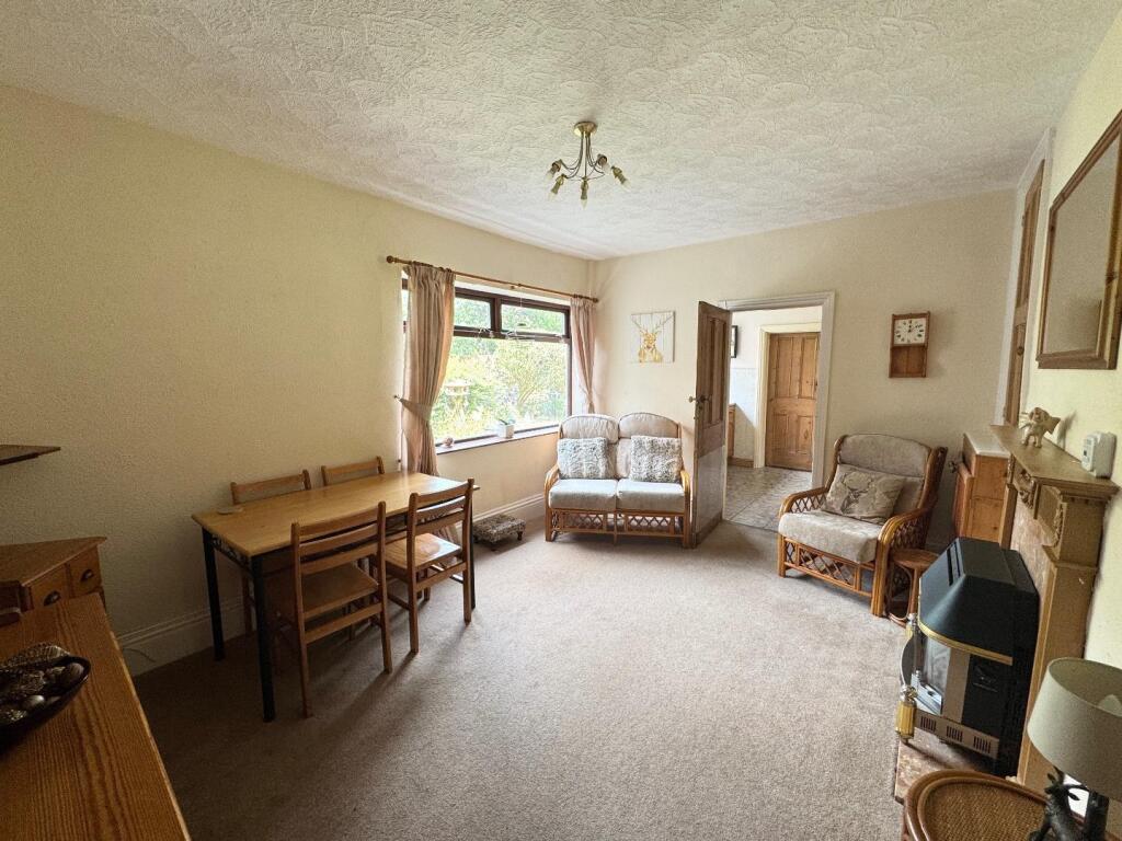 DINING ROOM (THIRD RECEPTION)